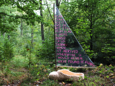 Mellom grønnsakshagen og atelieret av Mellom grønnsakshagen og atelieret