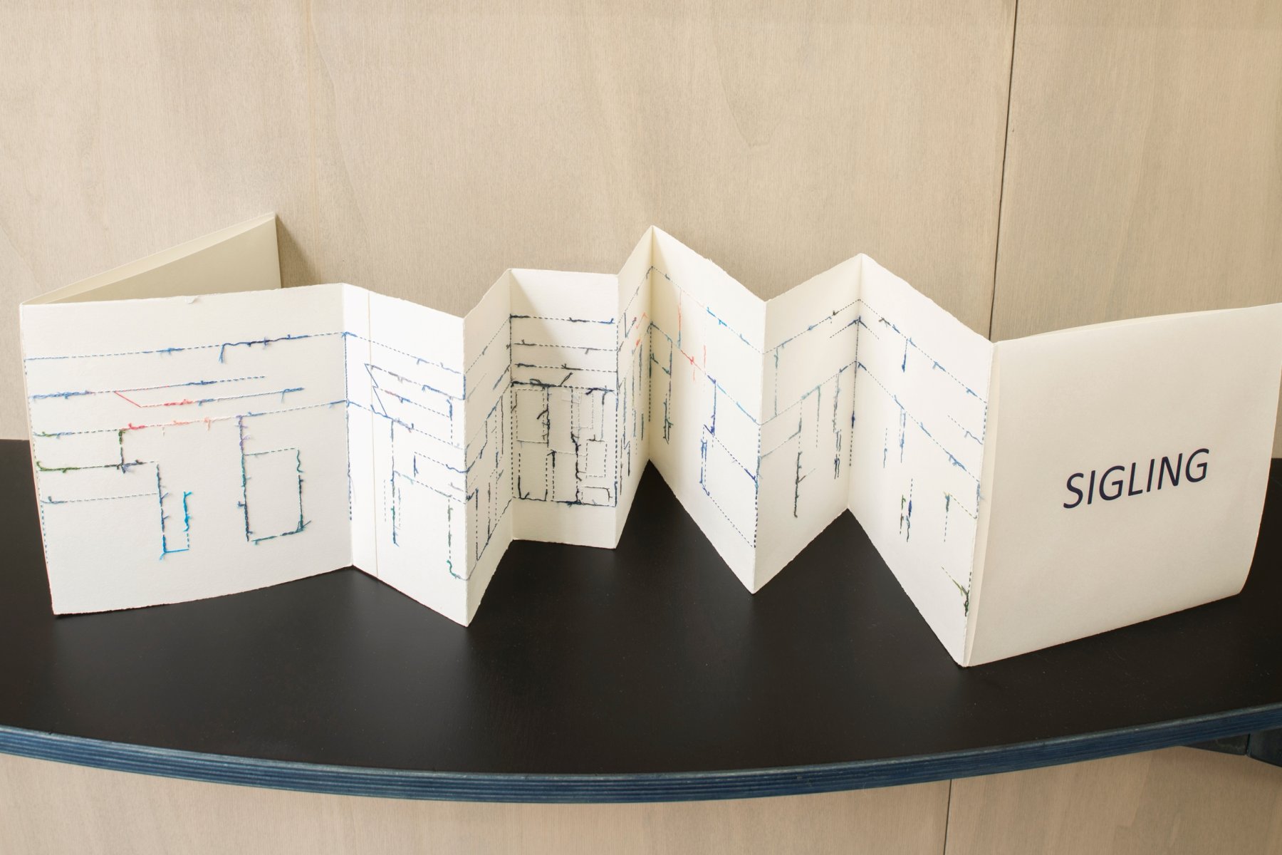 Ingiríður Óðinsdóttir, *Sigling* (2021). Broderi på papir. Foto: Bjarte Bjørkum